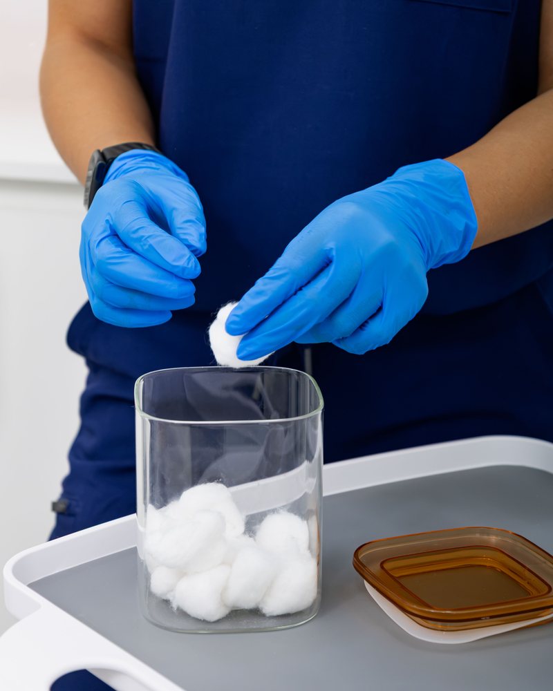 Preparación de material estéril para una curación
